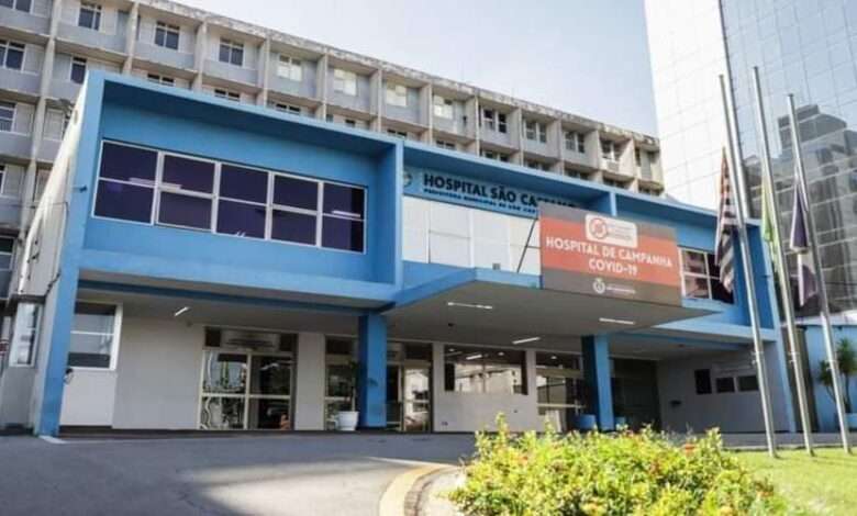 frente do hospital
