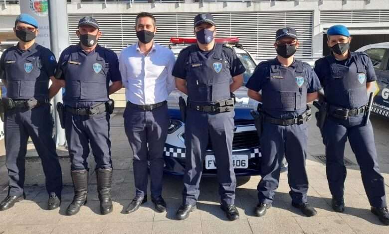 Guardas de São Caetano e o vereador Caio Salgado